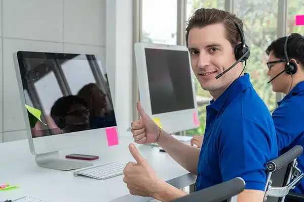 IT professional giving a thumbs up in front of computer serving managed IT services aurora, CO